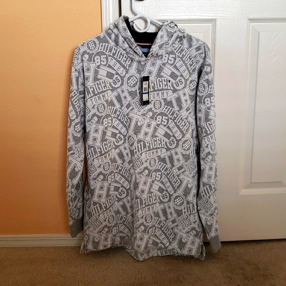 Boys Tommy Hilfiger Hoodie. New With Tag, Size XL , Color Gray. - Picture 1 of 4